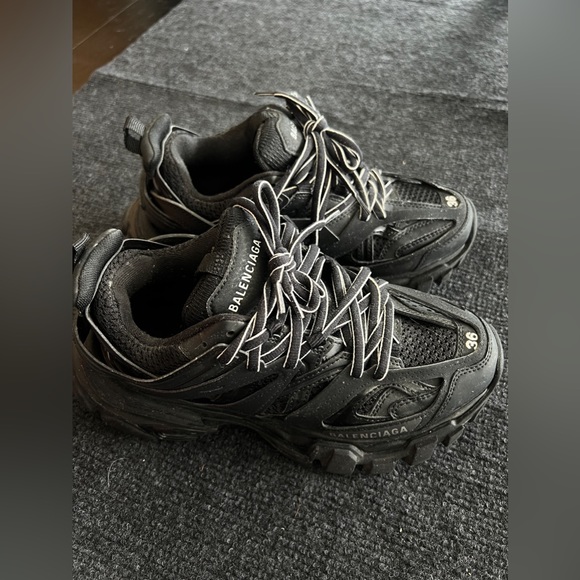 Balenciaga all black track sneaker size6 in very good condition - Picture 6 of 12